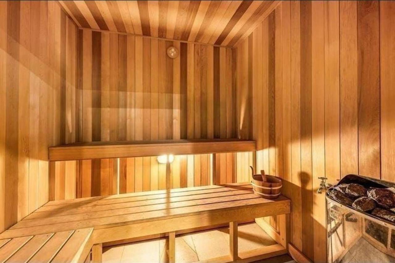 Ruby - Self Contained, Privately Managed Apartment *